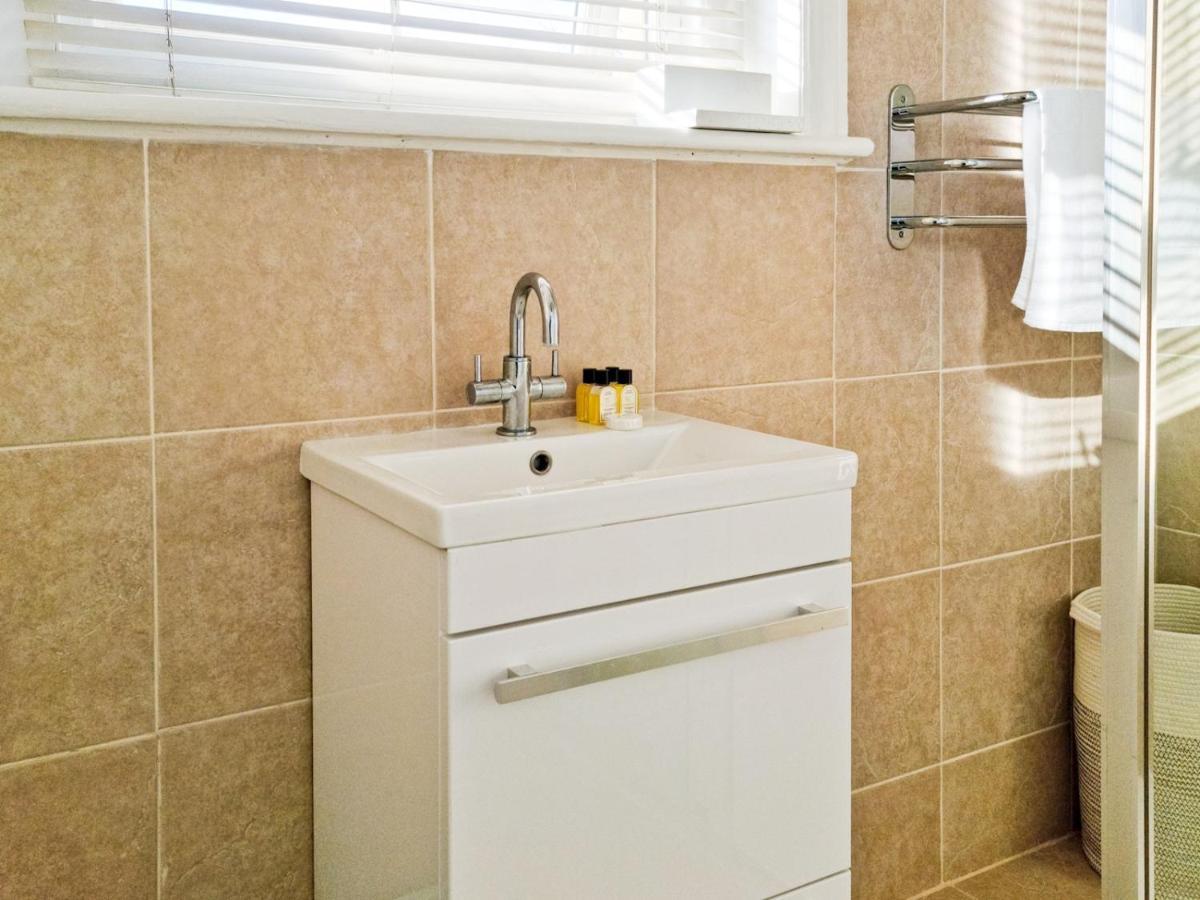 Pass The Keys Wimbledon Hideaway Apartman London Kültér fotó