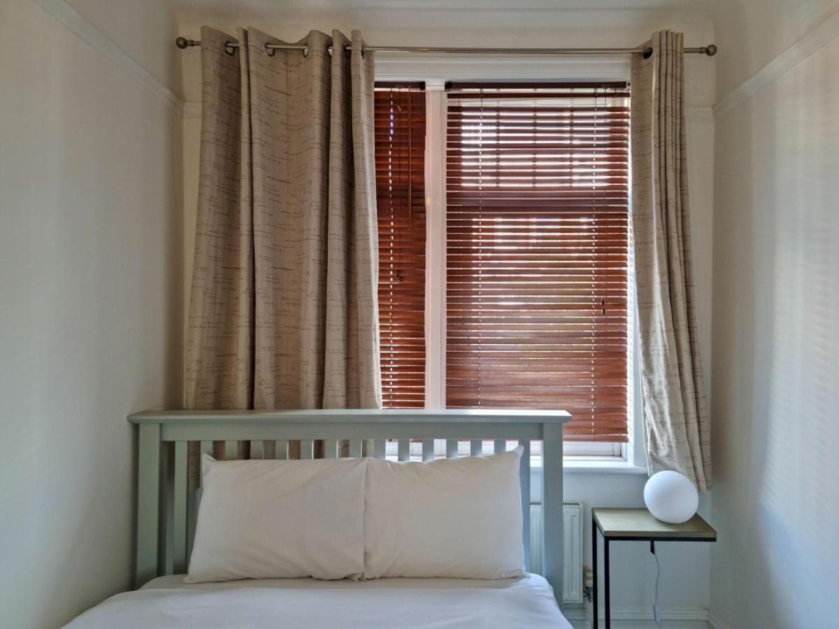 Pass The Keys Wimbledon Hideaway Apartman London Kültér fotó
