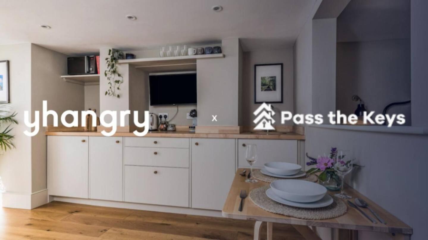 Pass The Keys Wimbledon Hideaway Apartman London Kültér fotó